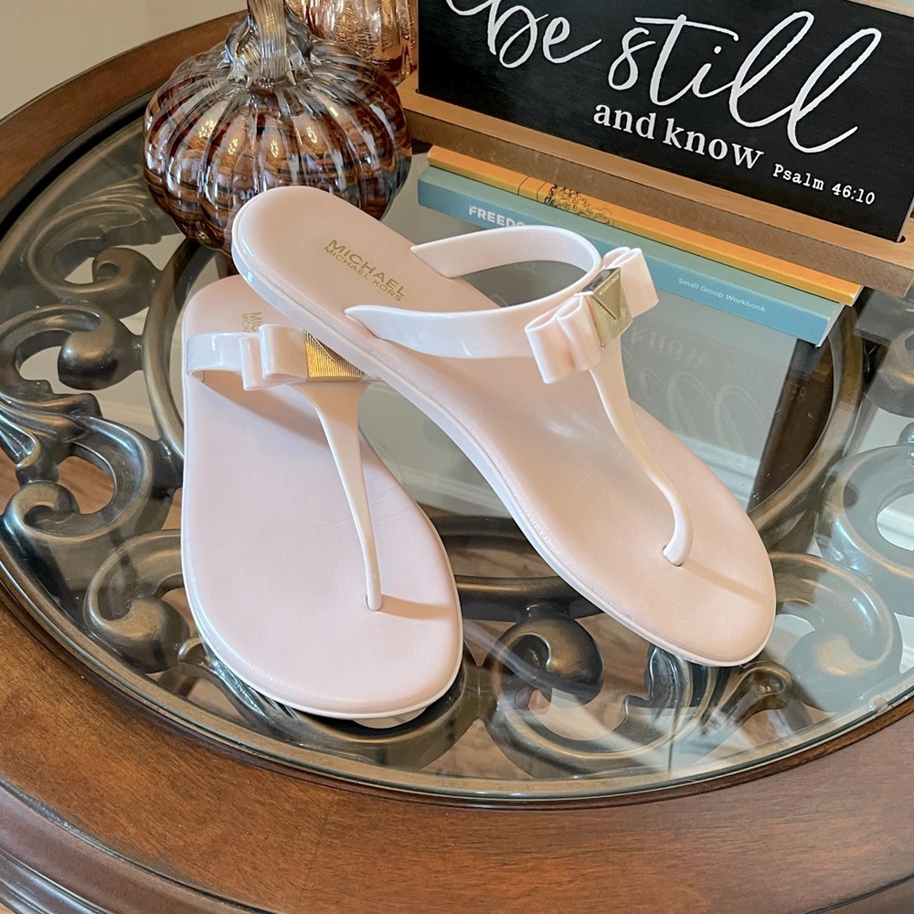 Michael Kors Caroline Thong .. 7M.. EUC